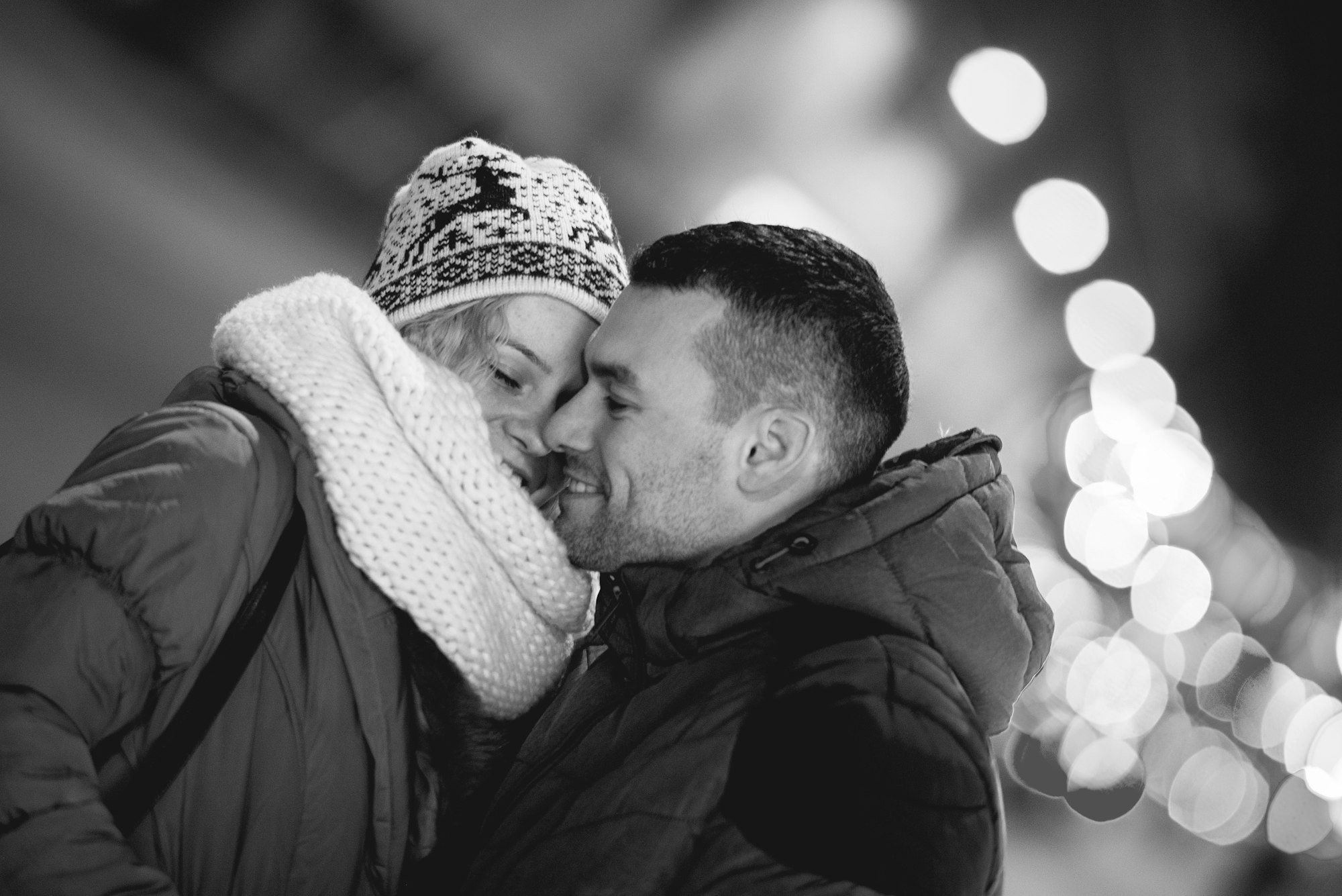 romantic-couple-walking-in-city-night-black-and-white-photography.jpg